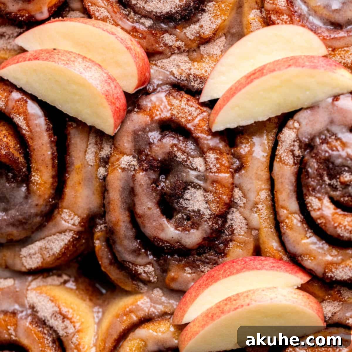 Spiced Apple Cider Cinnamon Rolls 1 featured 21399
