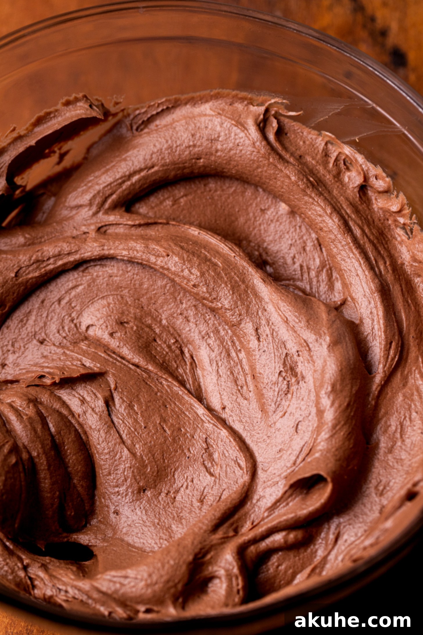 Luscious Chocolate Cream Cheese Frosting 1 featured 26915