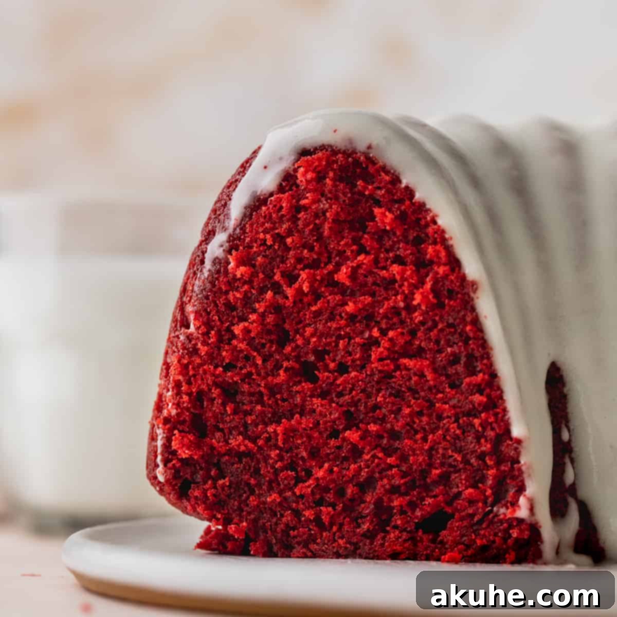 Crimson Crown Bundt Cake 1 featured 3035