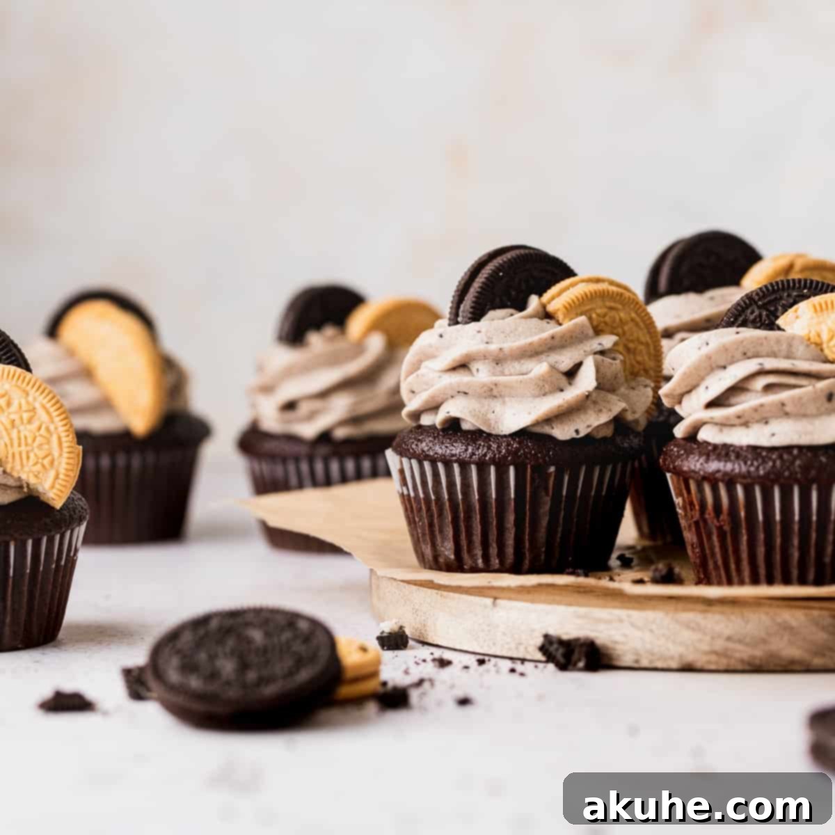 Decadent Oreo Cupcakes 1 featured 4631
