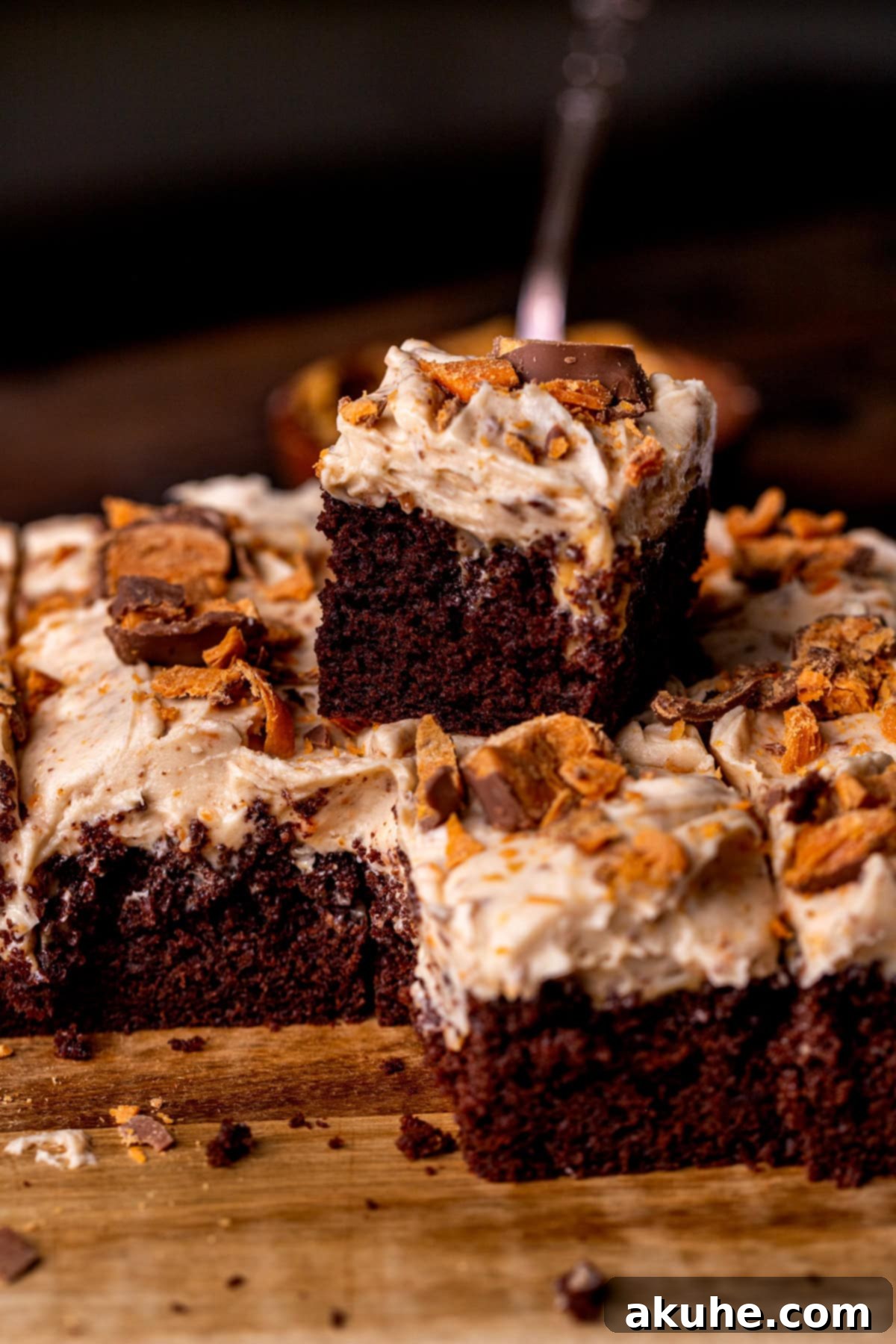 Decadent Butterfinger Crunch Cake 1 featured 4887