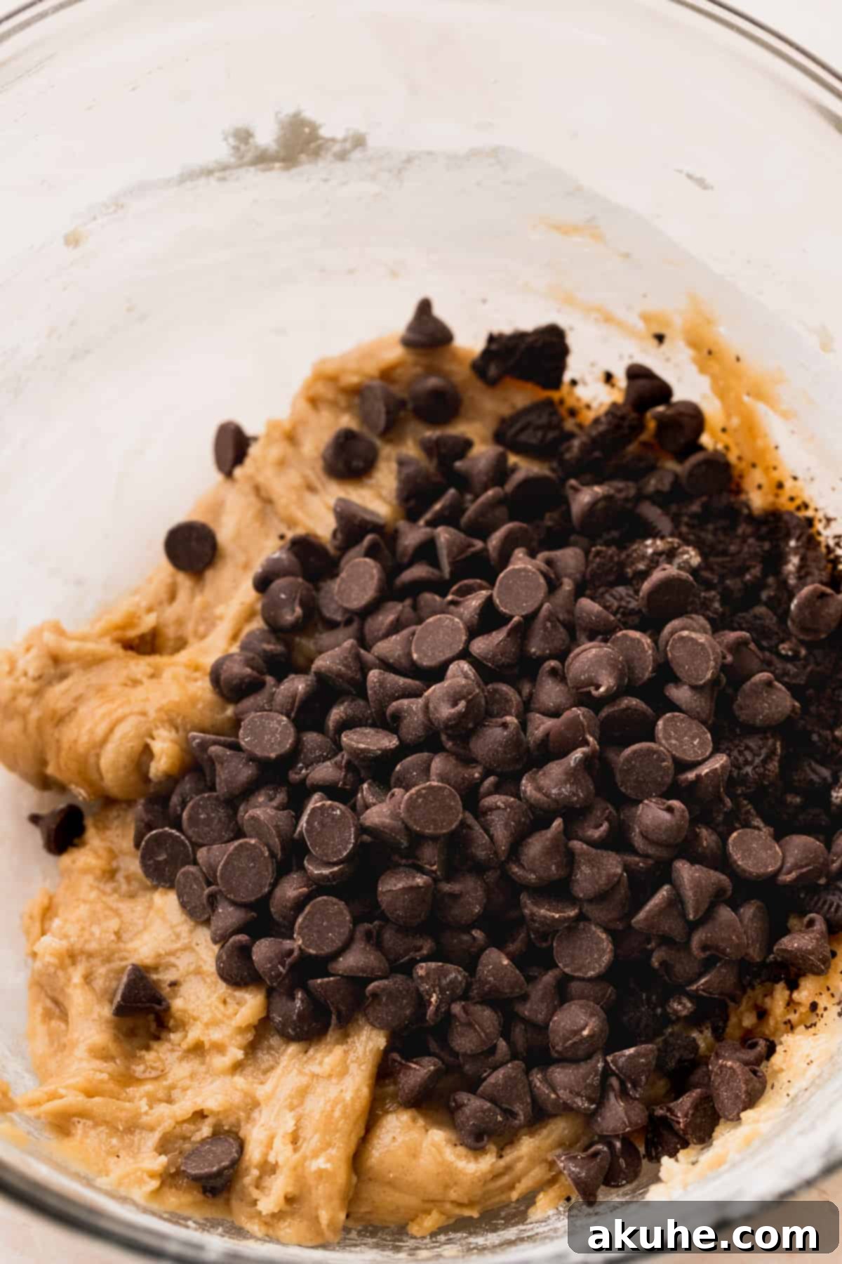 Ultimate Oreo Brookie Indulgence 5 Oreo pieces and chocolate chips waiting to be folded into cookie dough.