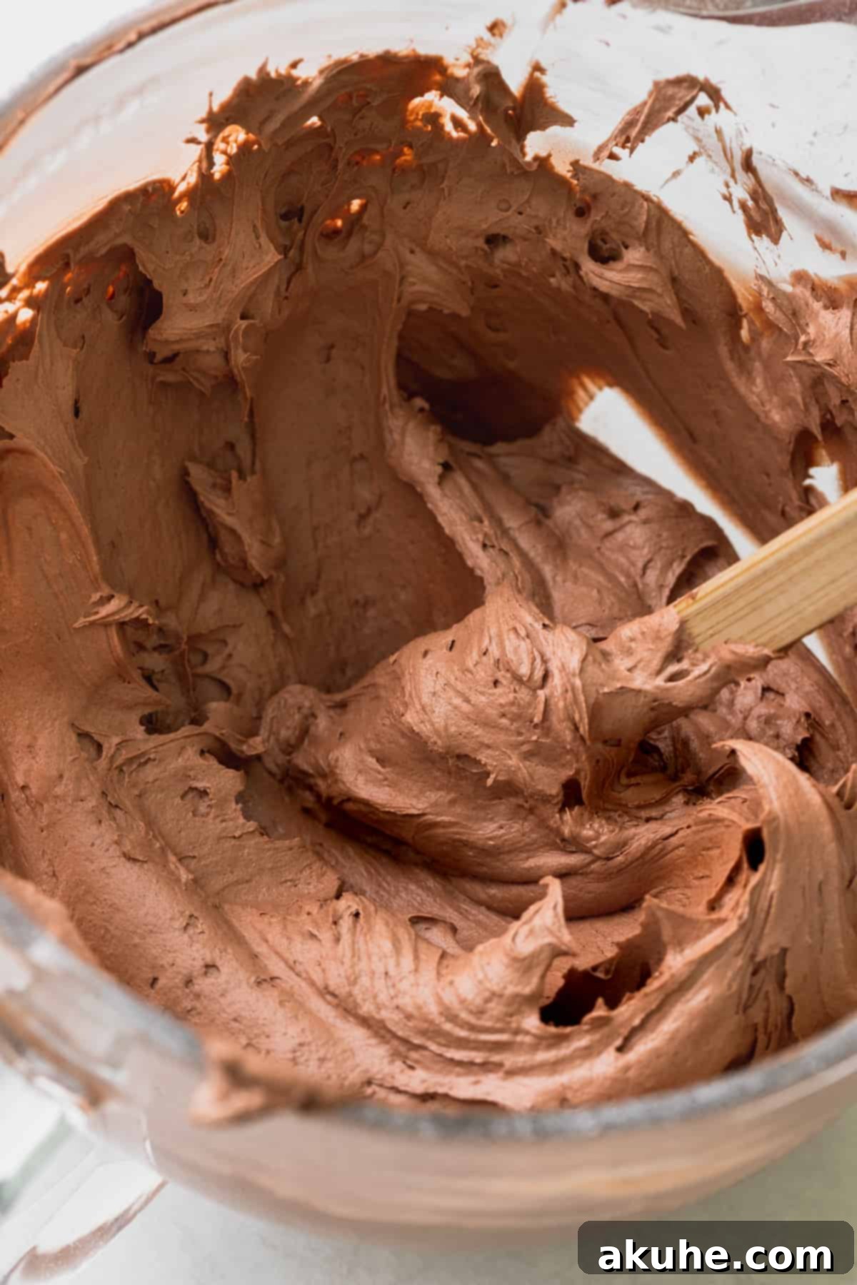 Nutella frosting in a glass bowl.