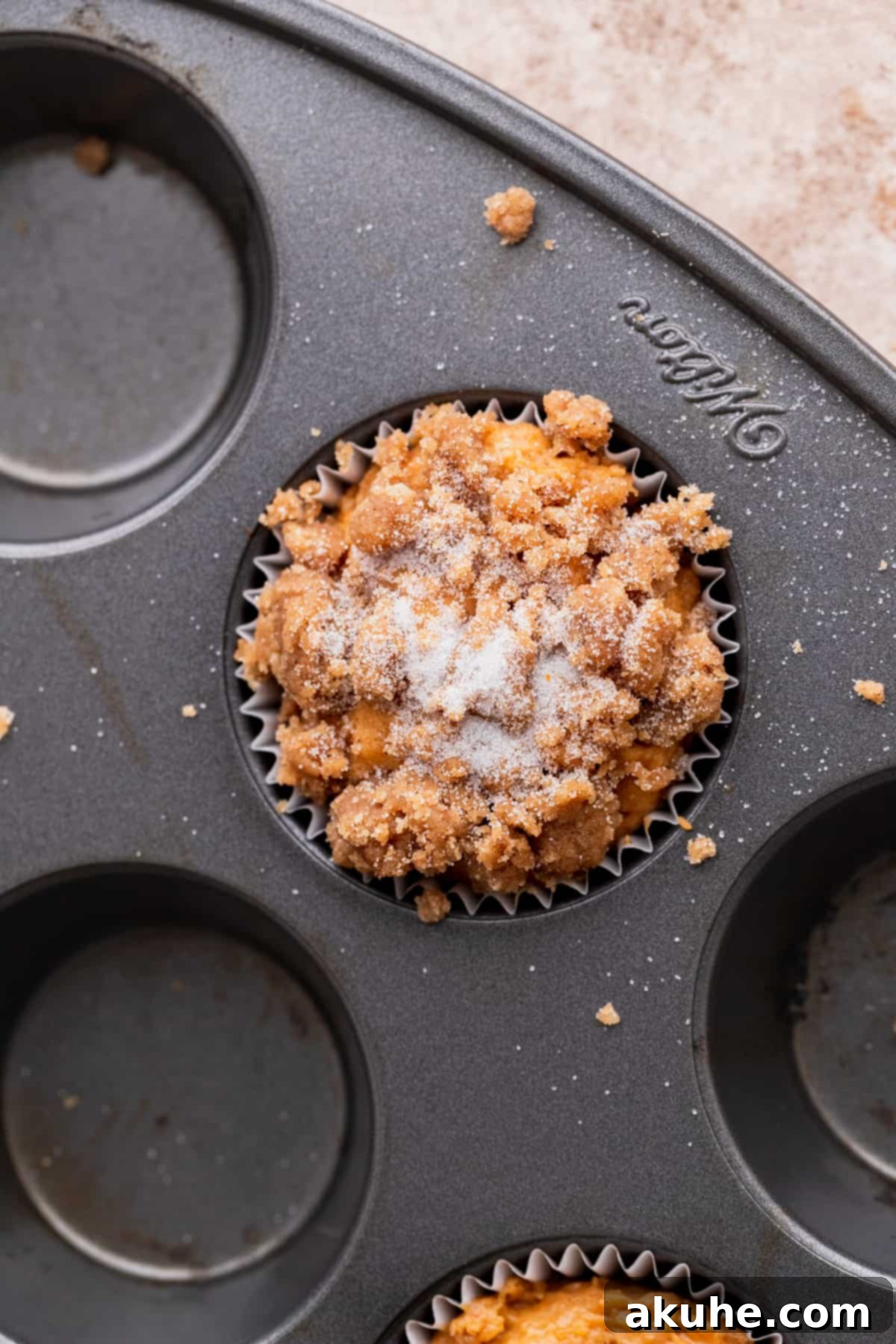 Autumn Spiced Banana Pumpkin Muffins 8 A final dusting of sugar over the streusel on the muffins.