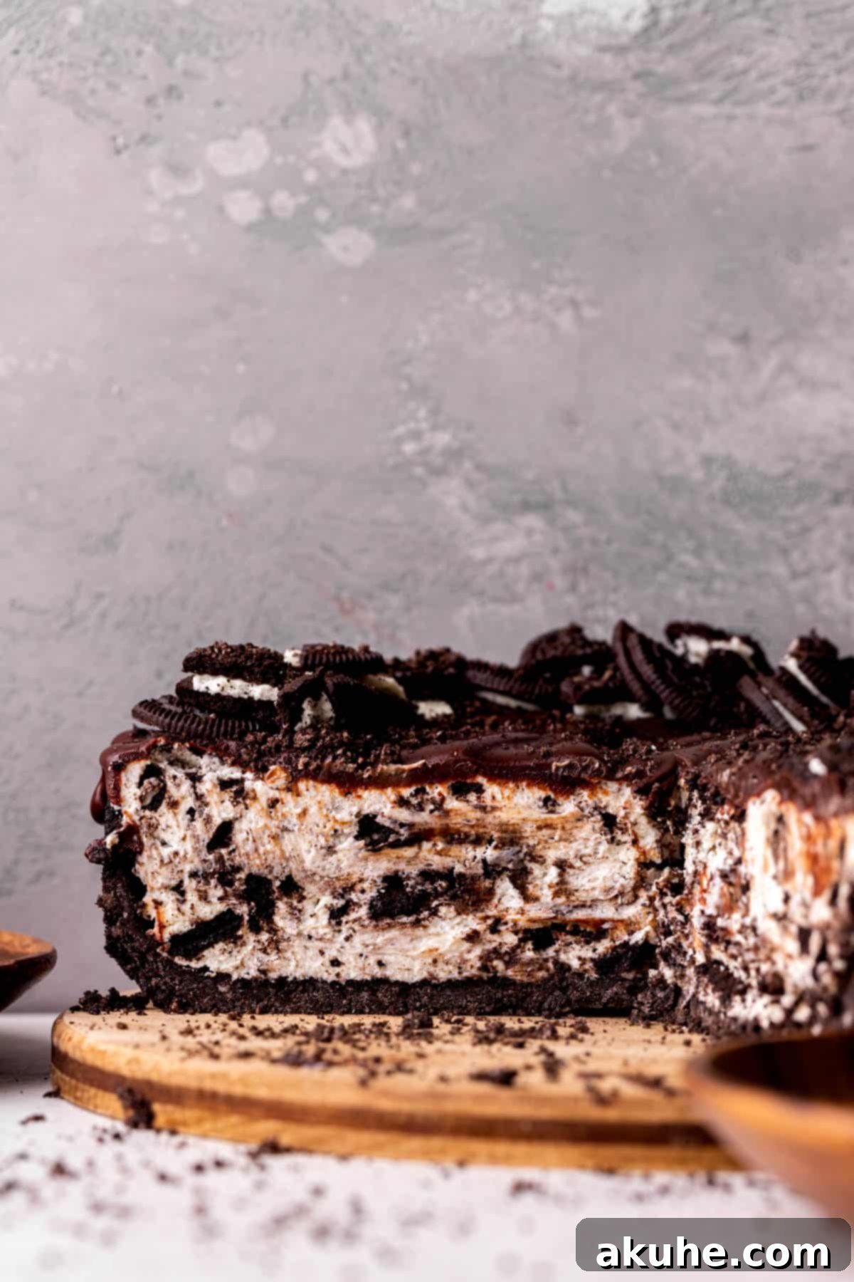 Side view of no bake oreo cheesecake.