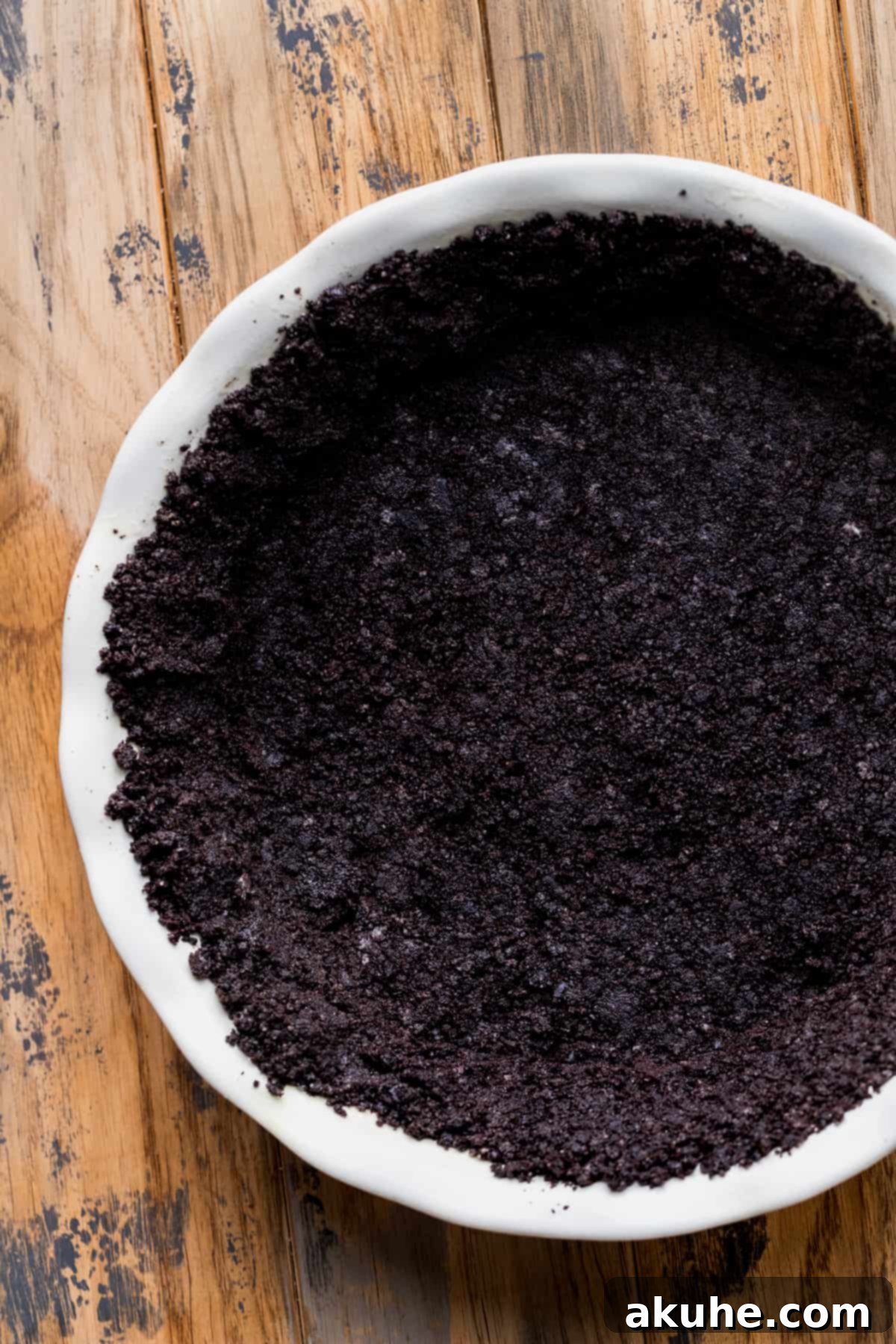Oreo crust neatly pressed into a pie pan, ready for filling.