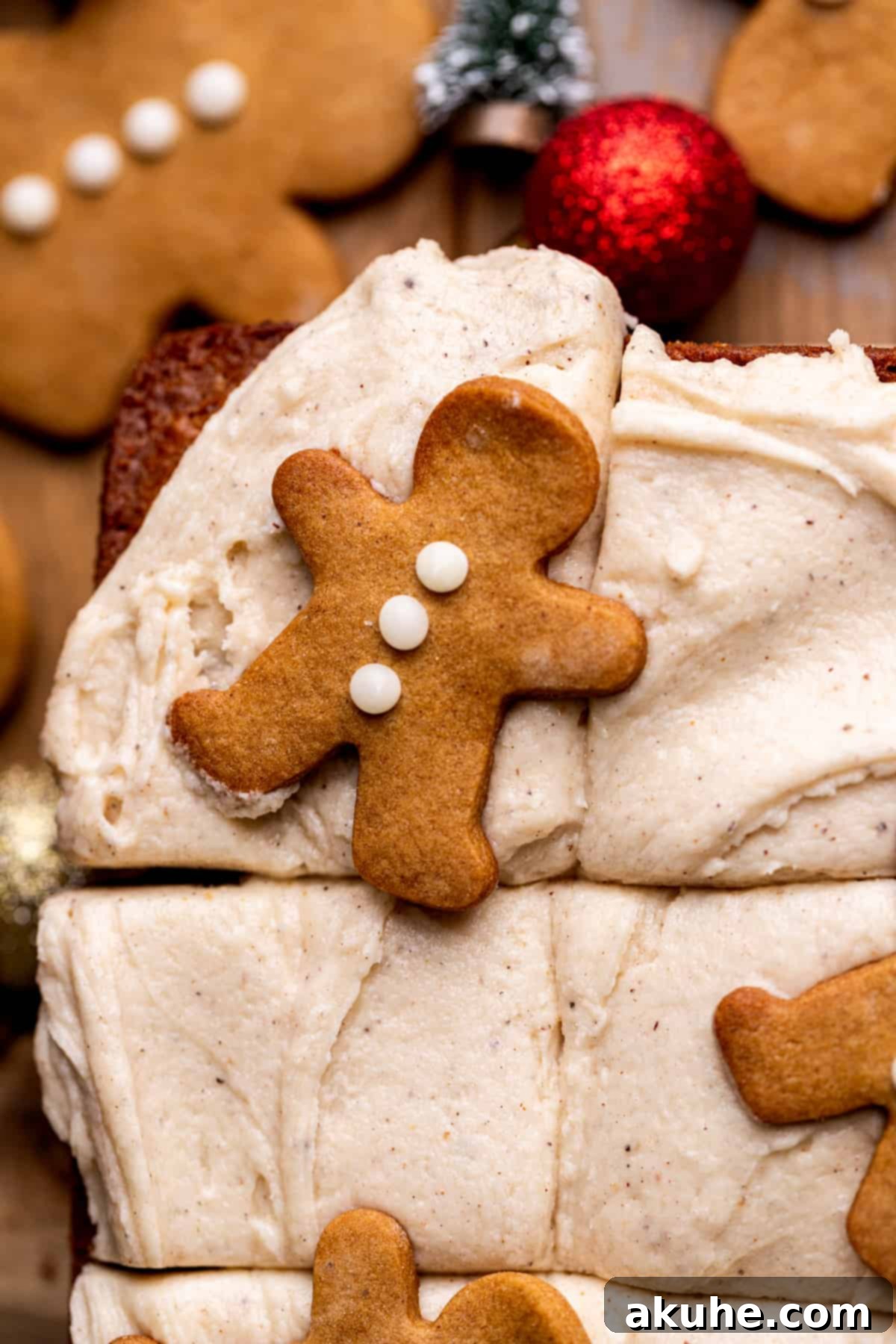 Top view of a beautifully decorated single-layer gingerbread cake, showcasing its rich brown hue and festive gingerbread cookie toppings.