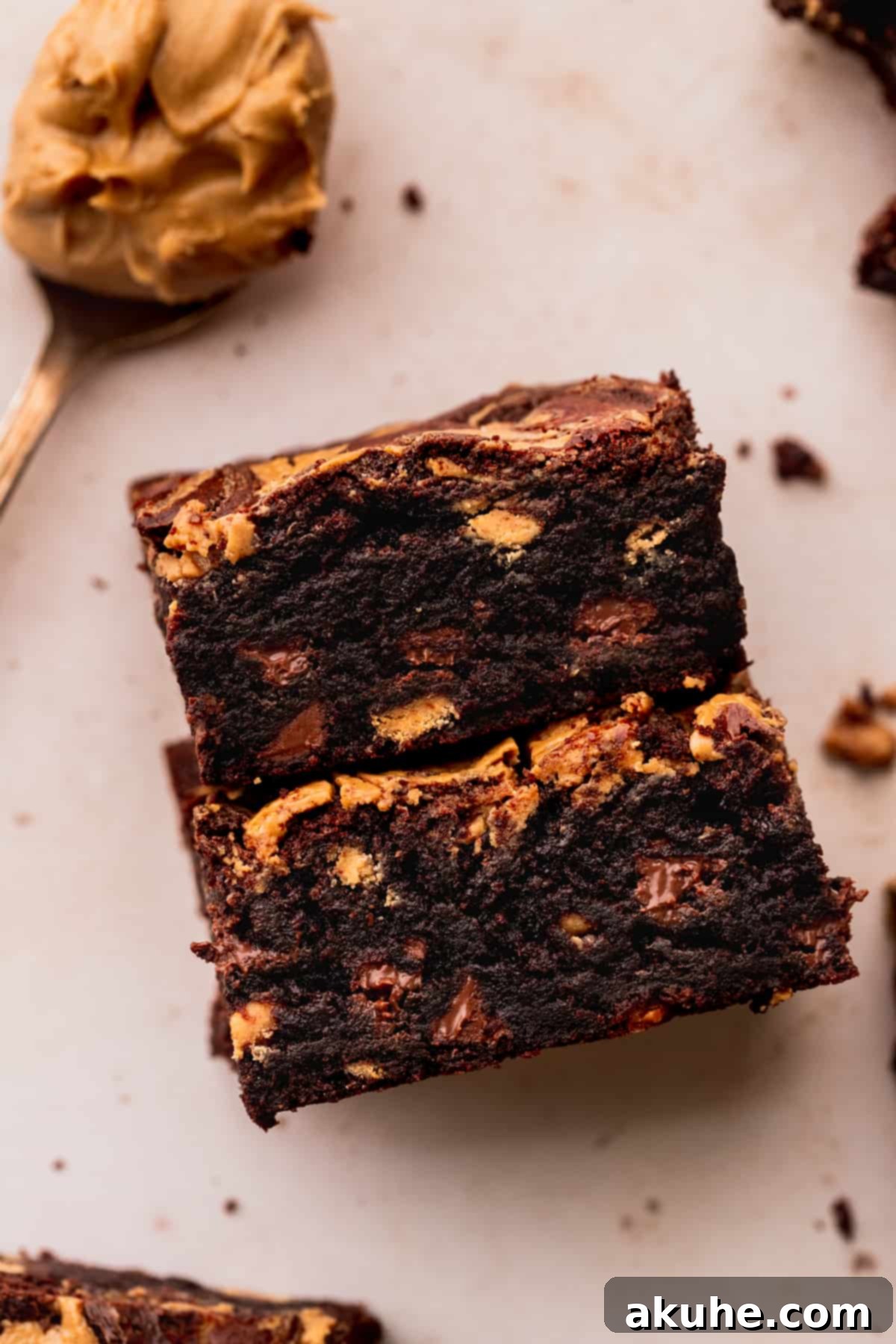 2 slices of brownies on its side.